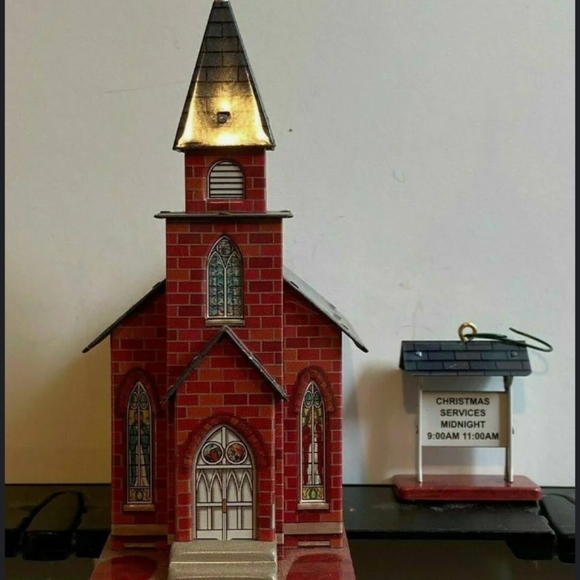Hallmark Set of 2 Churches Ornaments - Picture 3 of 6